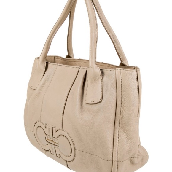 Salvatore Ferragamo Gancio Cream Handbag - Picture 3 of 9
